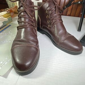 Chilis woman’s brown leather booties size 7 lace front.